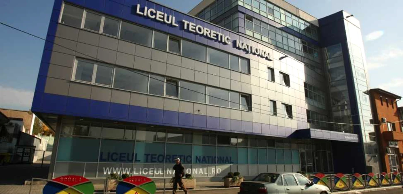 Liceul Teoretic Naţional îşi are sediul pe Calea Buzeşti, în apropierea Pieţei Victoriei FOTO Marian Iliescu