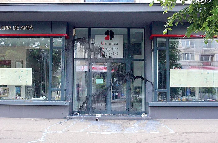 Paul a mâzgălit  sediul Uniunii  Artiştilor Plastici