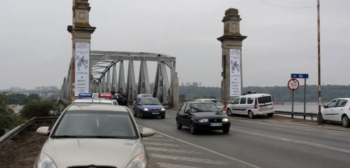 Imagine cu Podul peste râul Olt de la Slatina, loc unde şi anul acesta va fi pusă vama oltenească