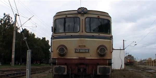 prima locomotiva electrica a cfr 