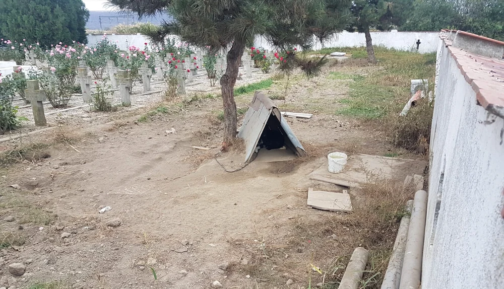 Cimitirul din Mircea Vodă e lăsat de izbeliște FOTO Cezar Popescu