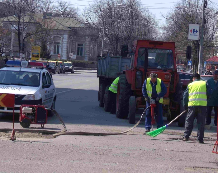 Străzile vor fi peticite şi în acest an de muncitorii CUP