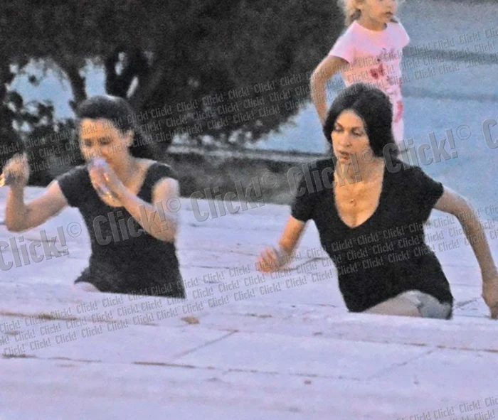 Alături de Nicoleta mai vin şi alte prietene de-ale ei