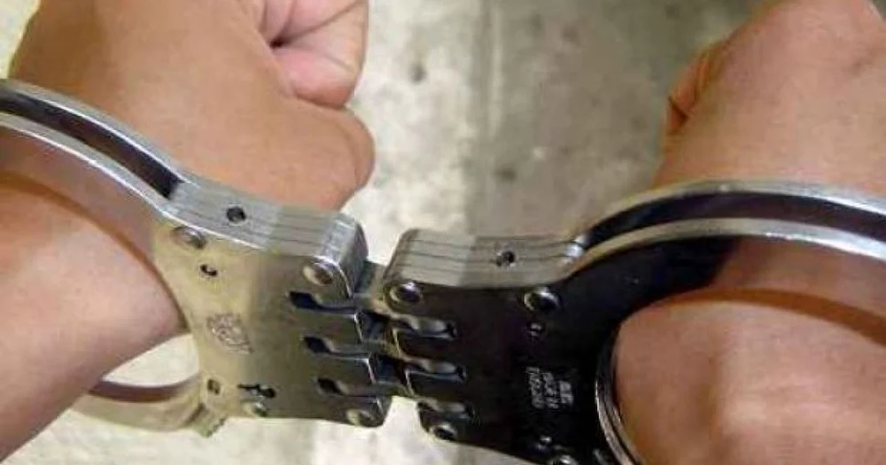 Ofițer de la poliția economică, reținut 24 de ore pentru mită în formă continuată. Cerea bani pentru tergiversarea unui dosar penal