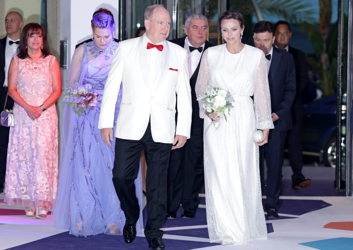 Prințul Albert și Prințesa Charlene la balul Crucii Roșii