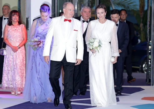 Prințul Albert și Prințesa Charlene la balul Crucii Roșii