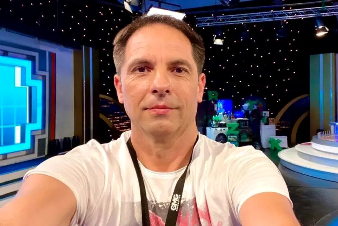 Dan Negru prezintă emisiuni atât în România cât și în Republica Moldova