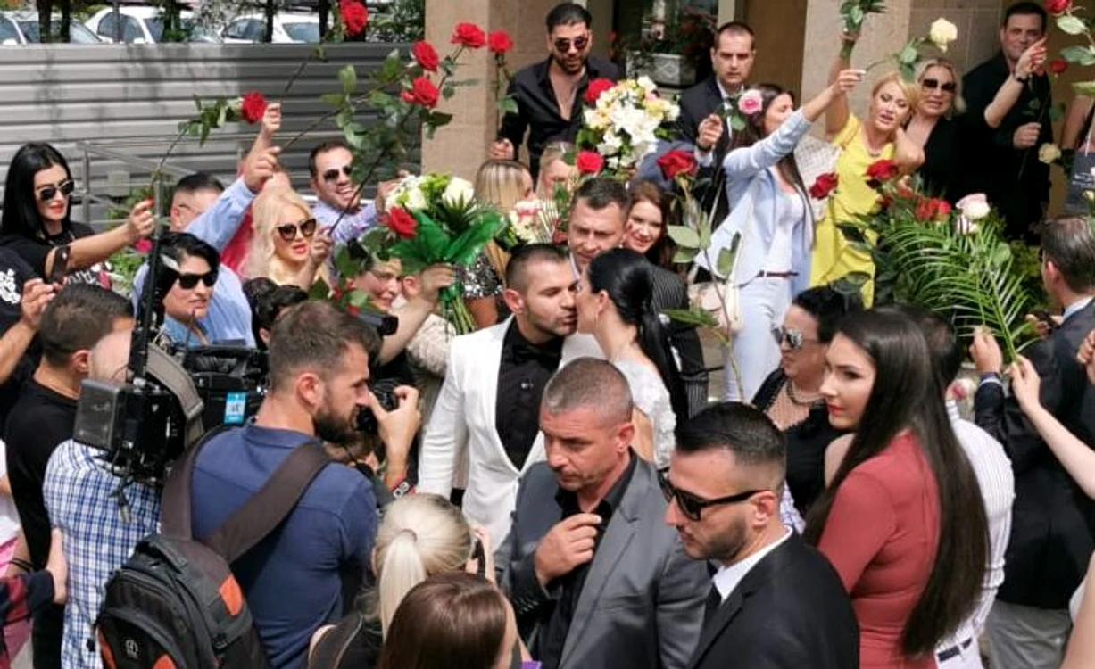 
    Brigitte Năstase şi Florin Pastramă s-au cununat civil la Primăria Voluntarifoto: captură video Pro Tv  