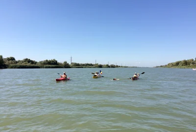 Iancu Avram la Sulina în Delta Dunării - primul om din lume care a parcurs înot Dunărea fără costum de neopren Foto Sînziana Ionescu