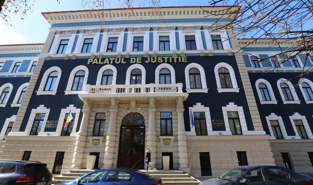 Palatul de Justiție din Deva a fost modernizat după 125 de ani. Noua față a clădirii istorice de sub Cetatea Devei