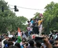 Susținători ai Partidului Gândacilor au ieșit pe străzi FOTO AFP