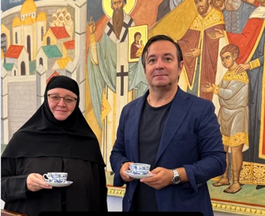 Daniel Buzdugan, alături de maica stareță. Foto: Instagram