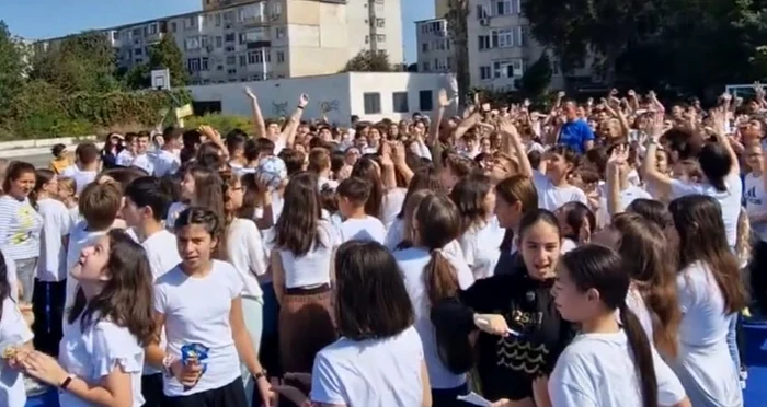 Sute de copii din Constanța sunt legitimați la CSM