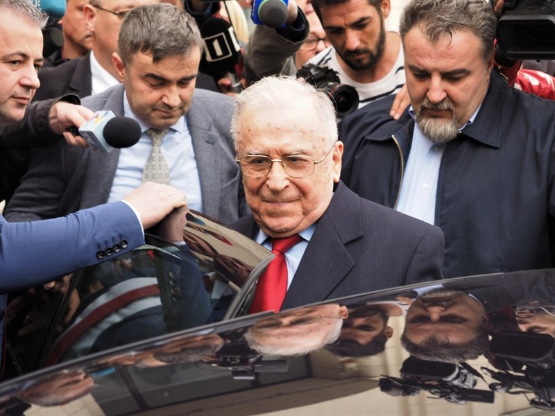 Procurorul general îi cere preşedintelui Iohannis aviz pentru urmărirea penală a lui Ion Iliescu