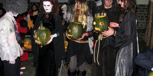 În jur de o mie de invitaţi sunt aşteptaţi al Castelul Dracula de Halloween