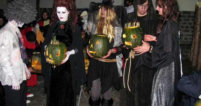 În jur de o mie de invitaţi sunt aşteptaţi al Castelul Dracula de Halloween