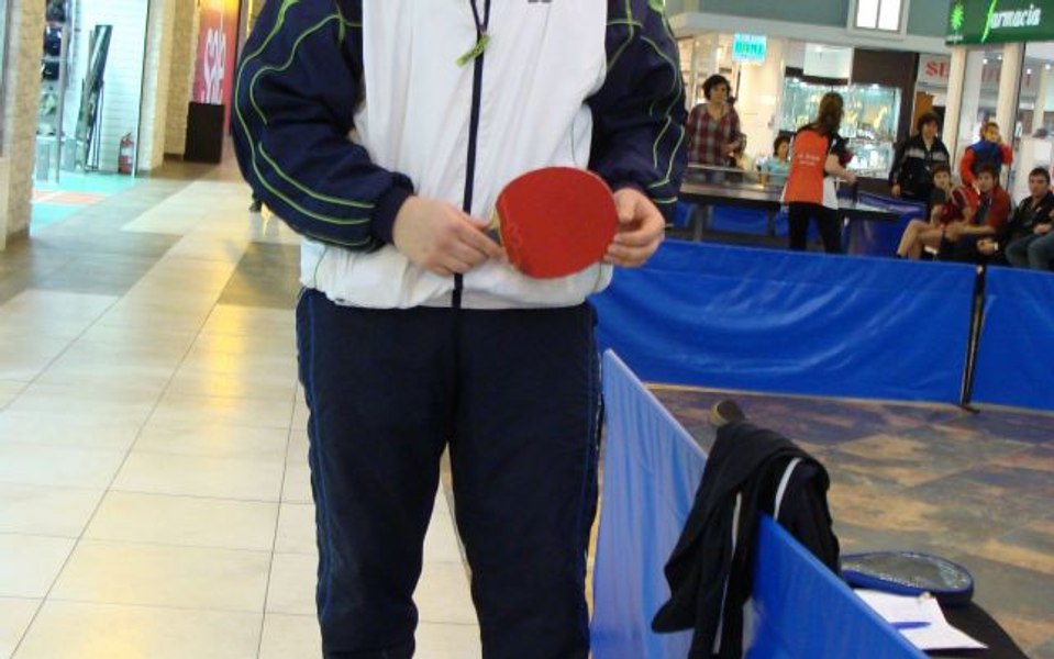Blaturi și la ping-pong. Patru jucători de tenis de masă, prinși cu combinații