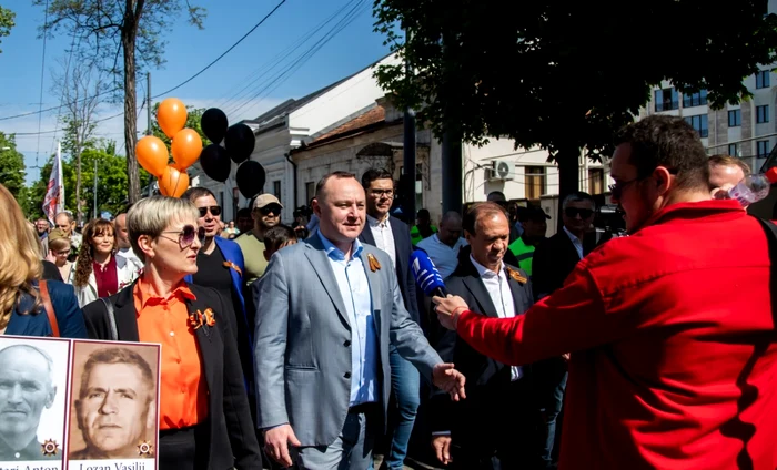 Vlad Bătrîncea în timpul manifestaţiilor din 9 mai.