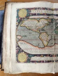 Theatrum Orbis Terrarum (Imaginea globului pământesc), primul atlas geografic modern, realizat de cartograful flamand Abraham Ortelius (© Biblioteca Batthyaneum)