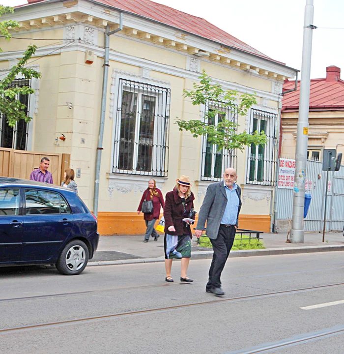 Oana și Lis vând casa cu  opt camere cu 250.000 € 