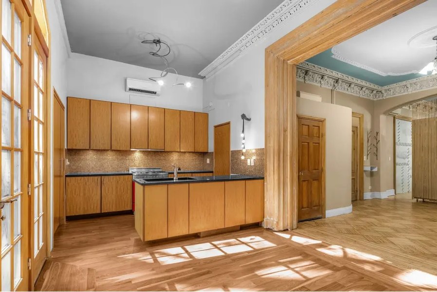 Un proprietar vegetarian din New York refuză să închirieze apartamente persoanelor care gătesc carne și pește