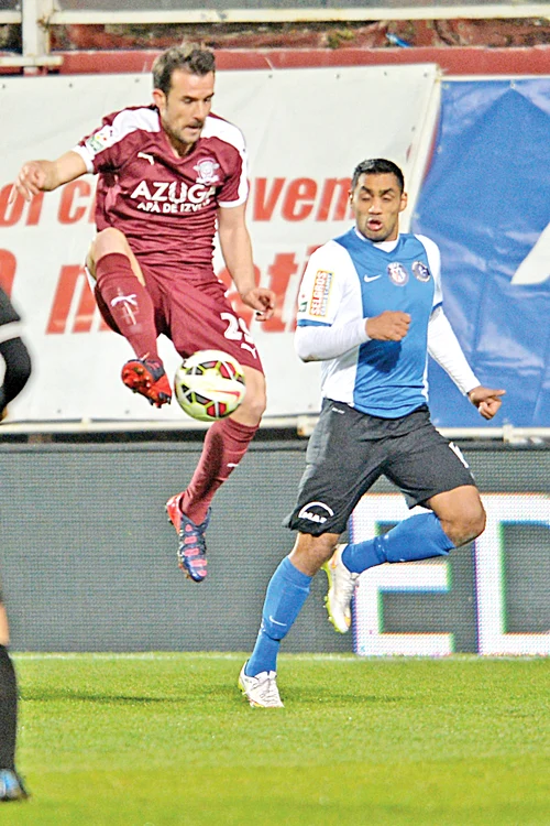 
    Rapidiştii au jucat  în faţa unor tribune  pline contra  Viitorului  