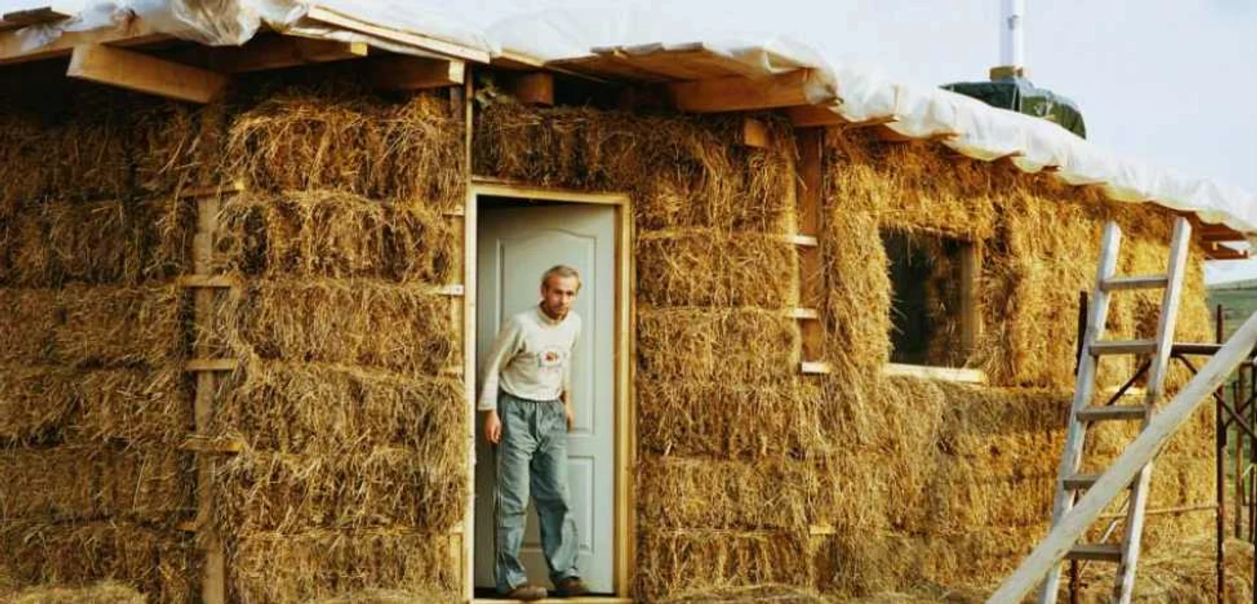 Locuinţele construite sunt ecologice sută la sută. Foto Facebook