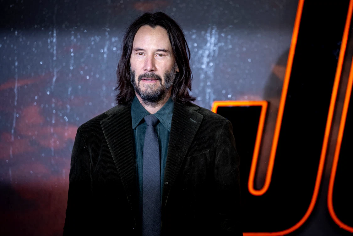 Schimbare radicală de look pentru Keanu Reeves!