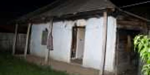 Casa din Ştefăneşti  in care a fost gasita fara viata, cu leziuni la cap, femeia de 77 ani
