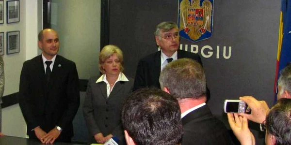 Huiduielile angajaţilor CJ s-au auzit până în sala de şedinţe a Prefecturii