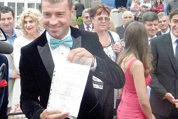 Bute aşteaptă multă lume la petrecerea de sâmbătă