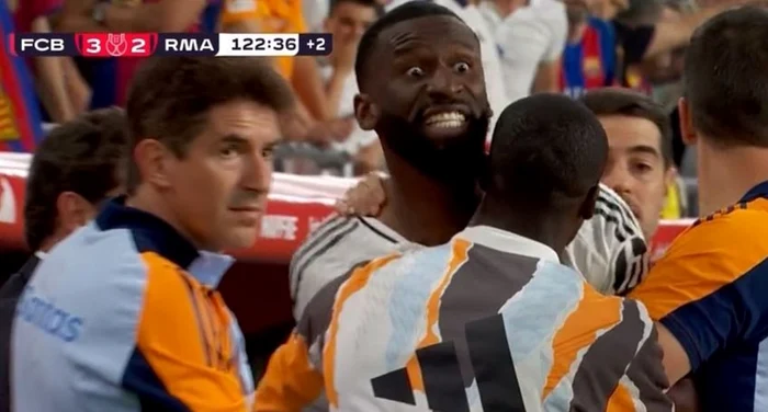 Rudiger a fost cu gtreu stăpânit de colegii săi. Captură TV