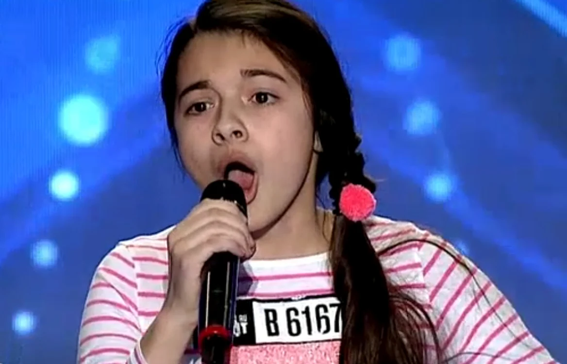 Laura Bretan are doar 13 ani, dar a reușit să ridice întreaga sală în picioare