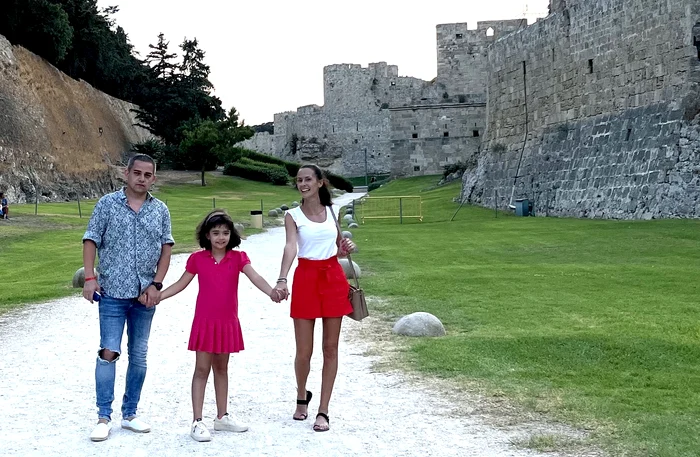 Nebunie în aeroport: toți românii au fost dați jos din avion și lăsați să aștepte câteva ore