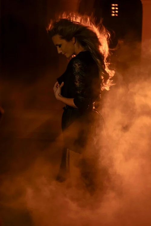 Adela Popescu in noul clip