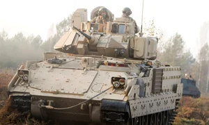 Vehicul de lupta Bradley FOTO Shutterstock jpg