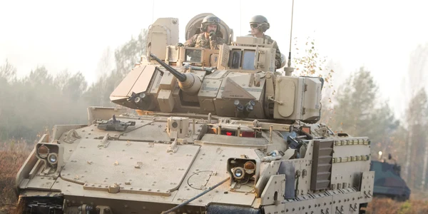 Vehicul de lupta Bradley FOTO Shutterstock jpg