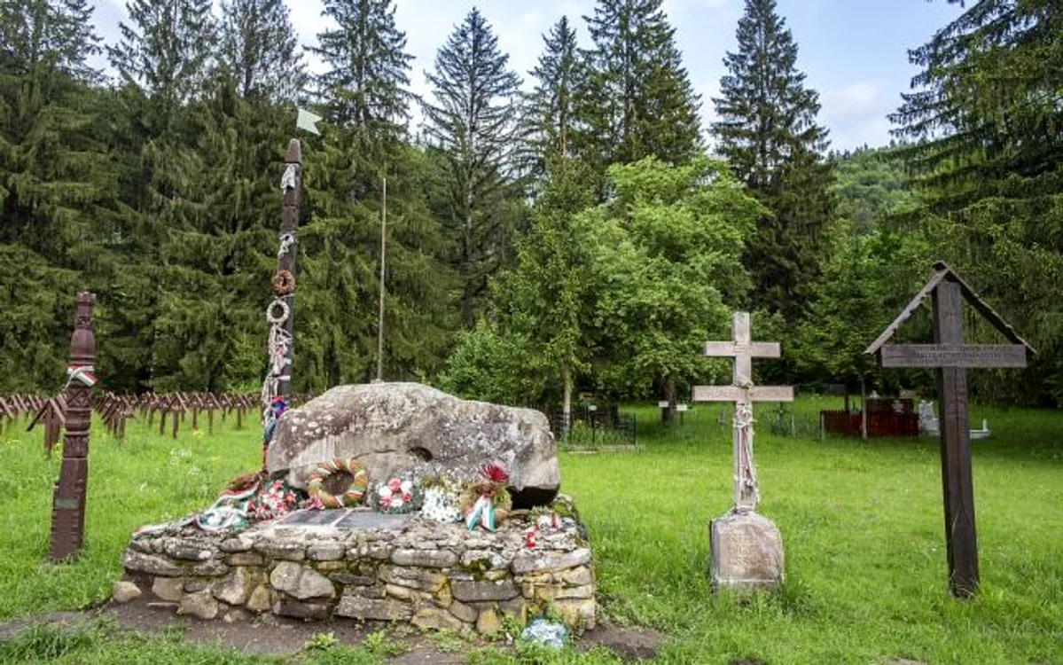 Cimitirul Internaţional al Eroilor din Valea Uzului FOTO Mugur Vărzariu