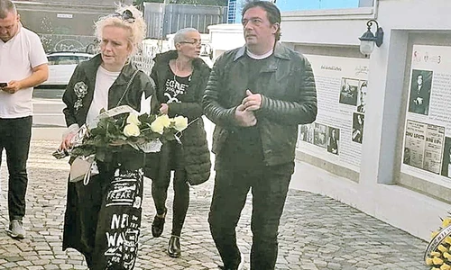 Claudia şi Romeo Dediu (Holograf)  i au adus un ultim omagiu jpeg