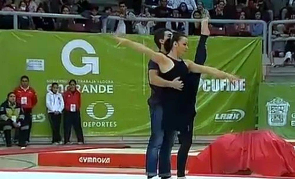 
    Marian Drăgulescu şi Cătălina Ponor le-au arătat mexicanilor ce pot face nişte campioni la gimnastică.  