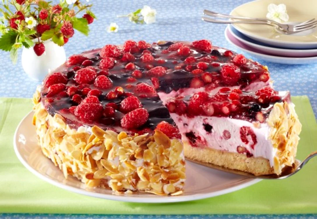 
    Un tort dulce-acrisor, numai bun pentru o zi festivaclickpoftabuna.ro  