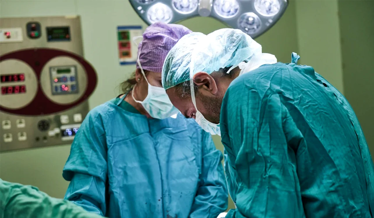 Neurochirurg din vestul României, patru zile consecutive de gardă în două orașe