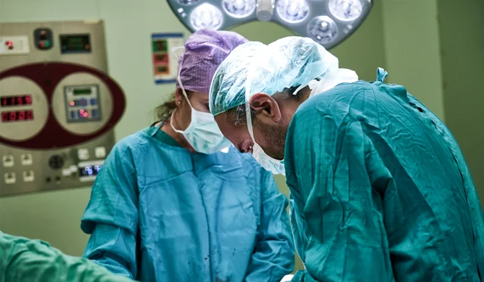 Neurochirurg din vestul României, patru zile consecutive de gardă în două orașe