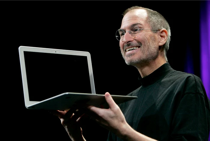 Steve Jobs a murit