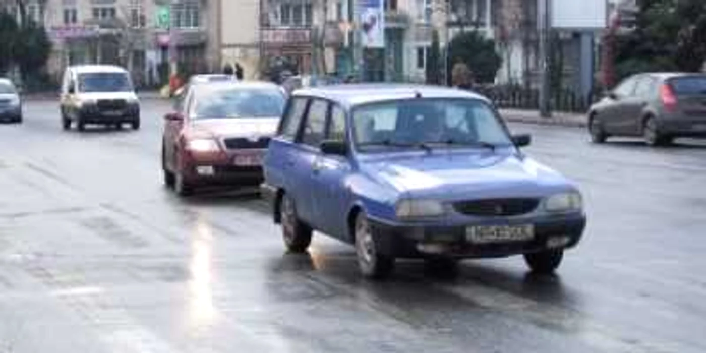 Şoferii sunt sfătuiţi să circule cu prudenţă pe drumurile din Neamţ