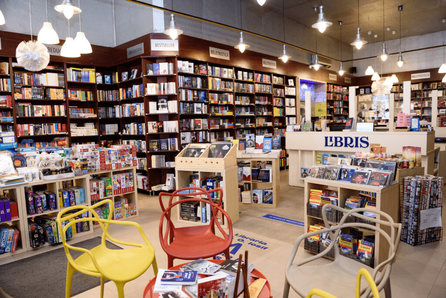 Zeci de biblioteci școlare vor fi dotate de o librărie din Brașov. Ce trebuie să facă școlile