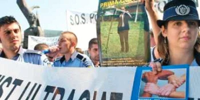 Poliţiştii au  ieşit în stradă  pentru chirii