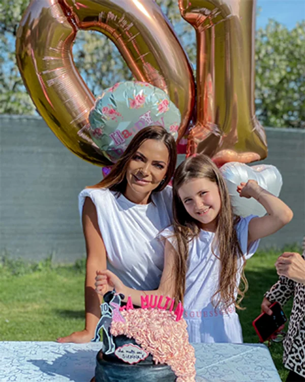 
    Andreea Antonescu și-a serbat fiica, alături de familie și de câțiva prieteni  