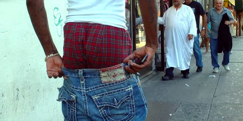 pantaloni lasati