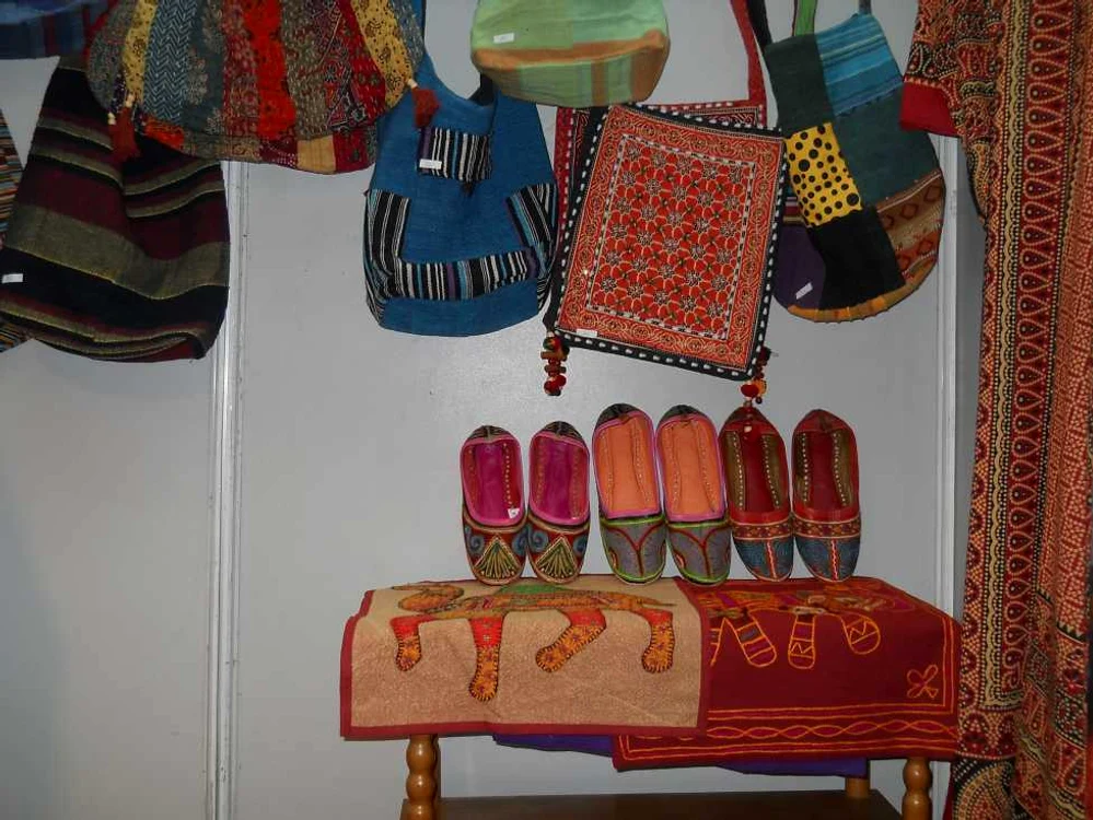 Diana Cheţan-Molnar are un stand cu produse originale din India